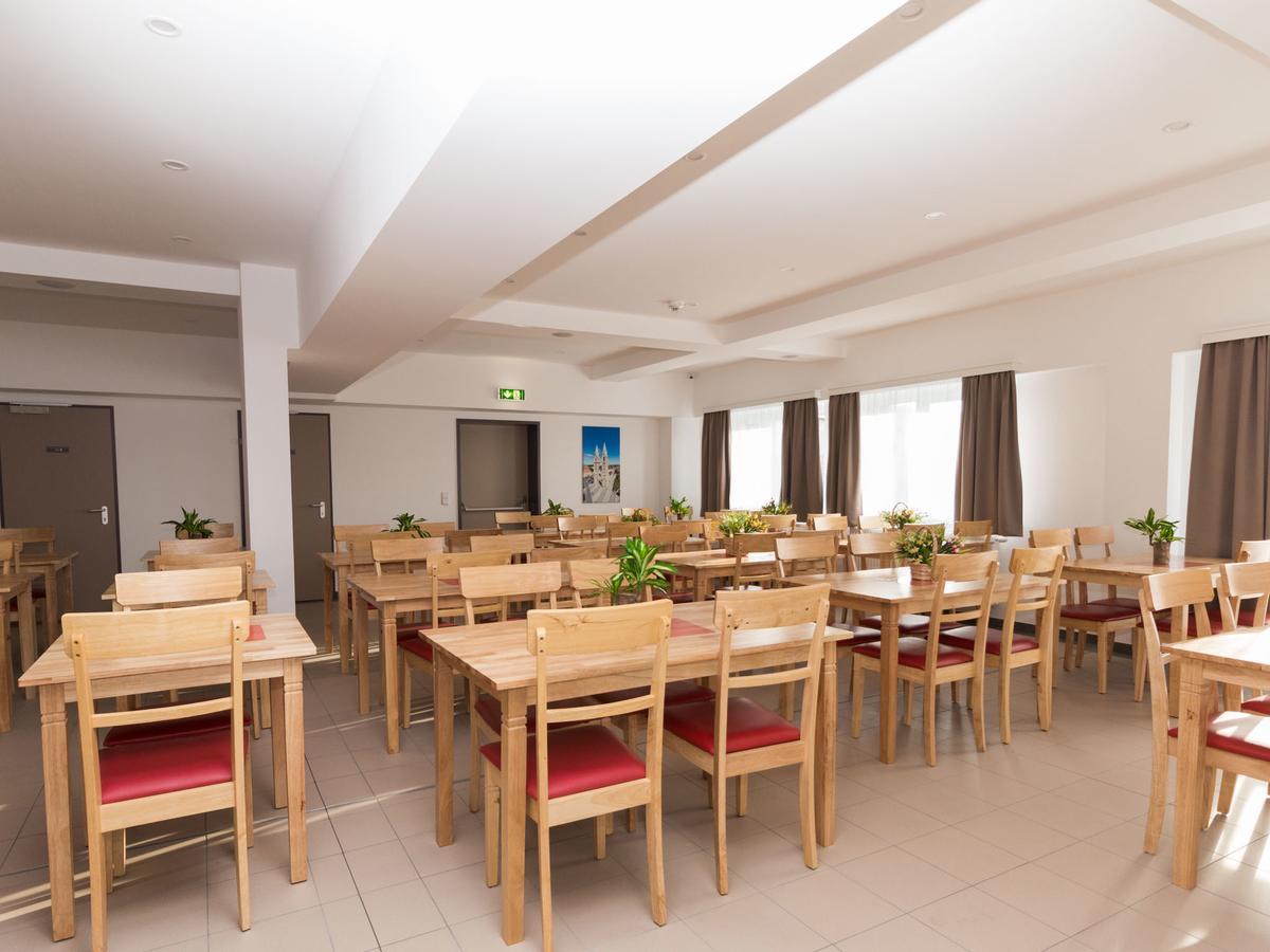 Win Budget B&B Wiener Neustadt Exterior foto