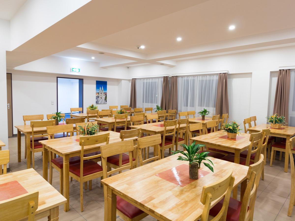 Win Budget B&B Wiener Neustadt Exterior foto