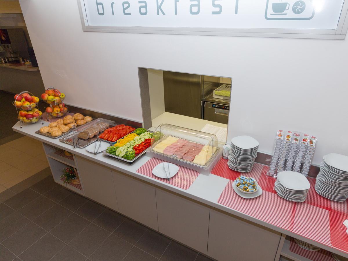 Win Budget B&B Wiener Neustadt Exterior foto