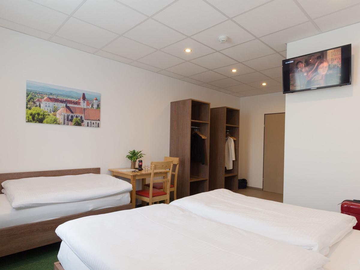 Win Budget B&B Wiener Neustadt Exterior foto