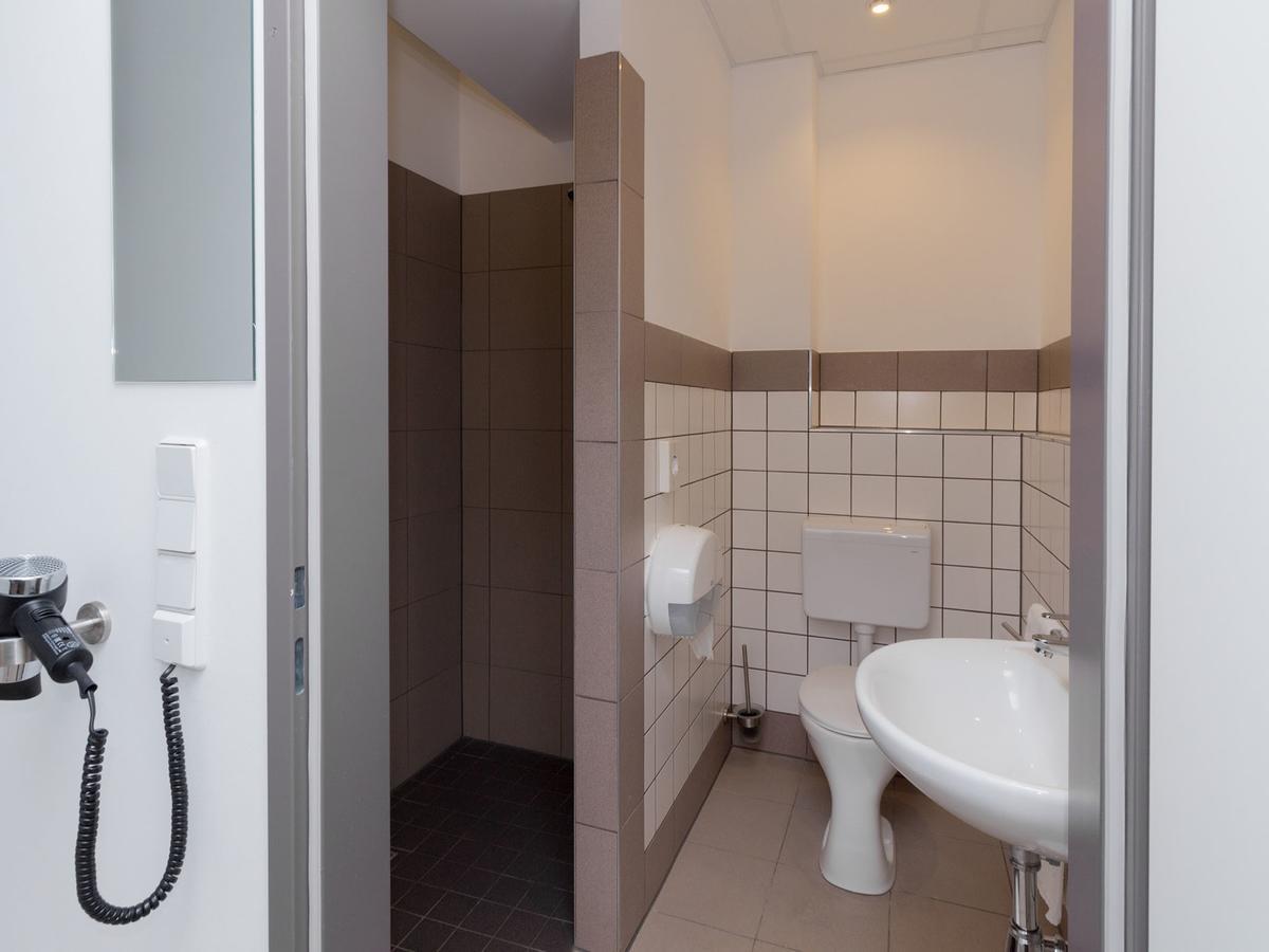 Win Budget B&B Wiener Neustadt Exterior foto