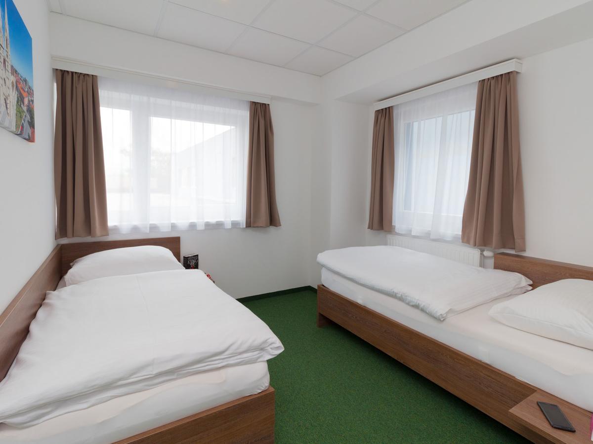Win Budget B&B Wiener Neustadt Exterior foto