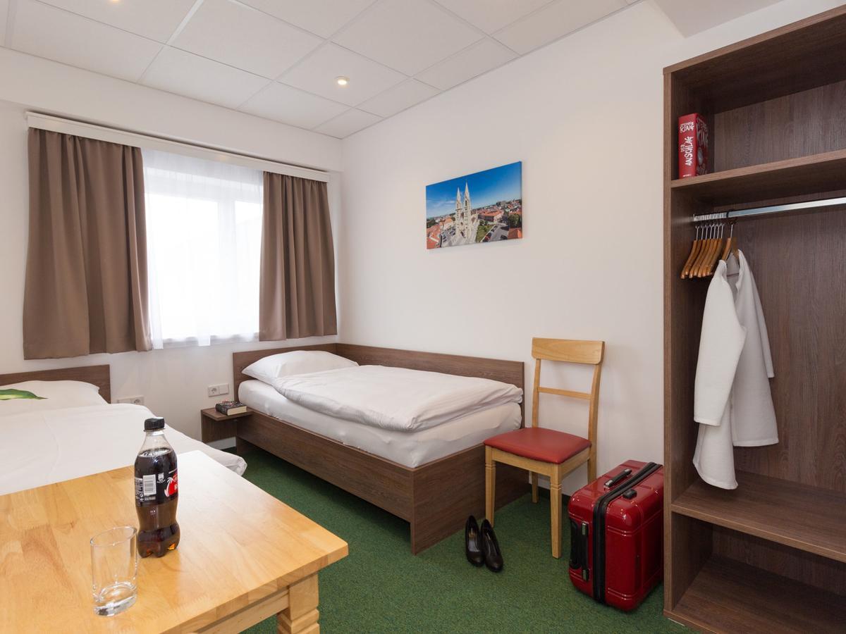Win Budget B&B Wiener Neustadt Exterior foto