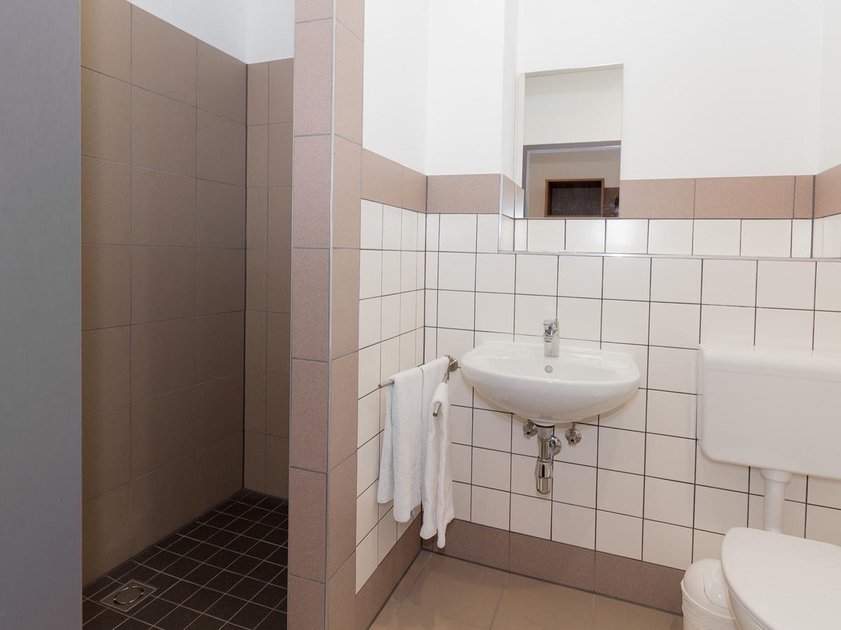 Win Budget B&B Wiener Neustadt Exterior foto