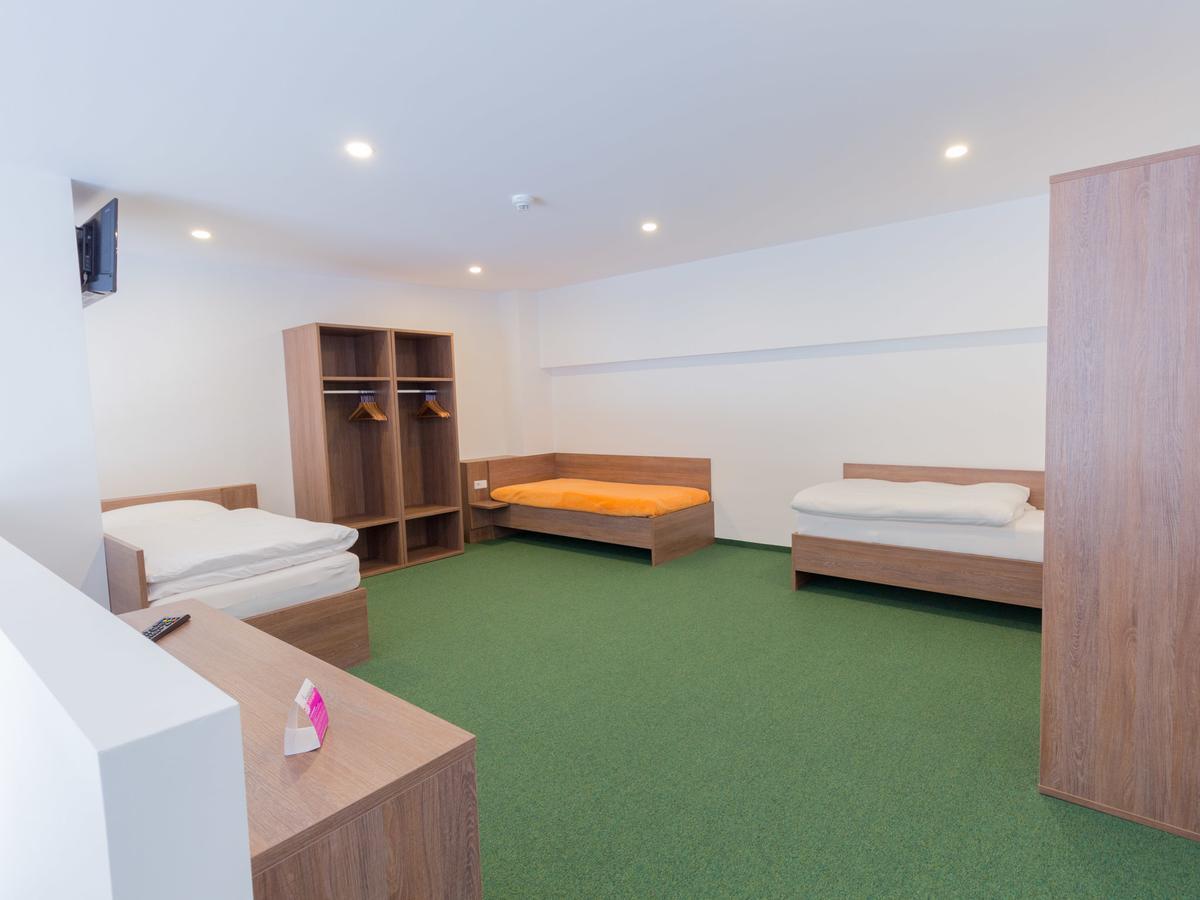 Win Budget B&B Wiener Neustadt Exterior foto