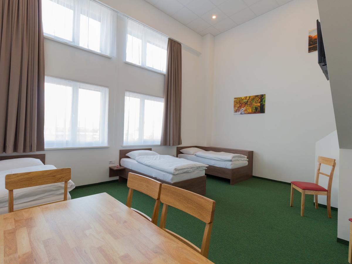 Win Budget B&B Wiener Neustadt Exterior foto
