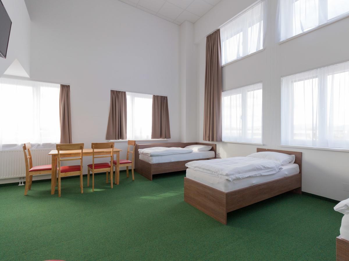 Win Budget B&B Wiener Neustadt Exterior foto