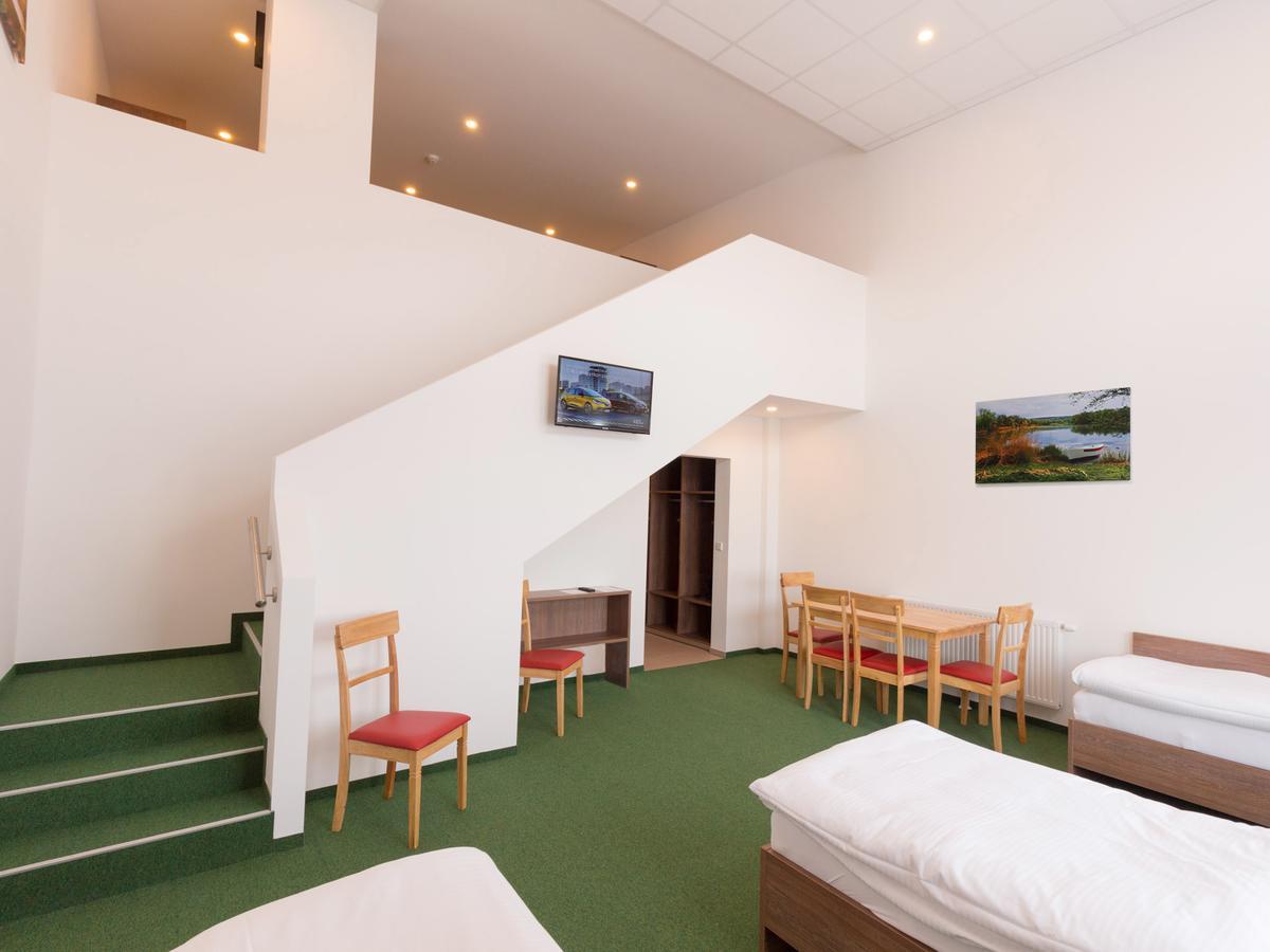 Win Budget B&B Wiener Neustadt Exterior foto
